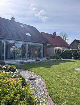 Einfamilienhaus mit Einliegerwohnung in familienfreundlicher Lage von Leopoldshöhe - Leopoldshöhe