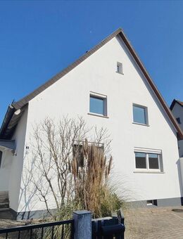 Schön renoviertes Einfamilienhaus mit Einliegerwohnung in Rödental - Rödental