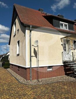 *RARITÄT! Doppelhaushälfte mit Doppelgarage und wunderbaren Grundstück in sehr guter, ruhiger Stadtrandlage!* - Gröditz