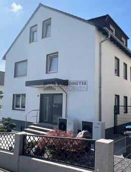 Eindrucksvolles Dreifamilienhaus mit Eigentümerwohnung auf sonnigem Grundstück mit 3 Garagen! - Hagen (Stadt der FernUniversität)