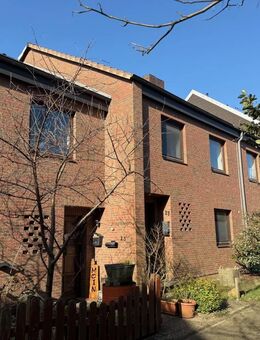 Attraktives Mittelreihenhaus mit Vollkeller, S- W Terrasse und Garage in ruhiger gefragter Ortslage - Achim