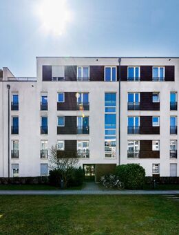 Helle und moderne 3-Zi.-Wohnung in ruhiger Lage unmittelbar am Hirschgarten in Neuhausen - München