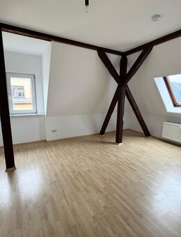 Treppen-Challenge inklusive! Gemütliche 2-Zimmer-DG-Wohnung mit Garten für Sparfüchse! - Leisnig