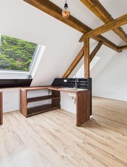 Sanierte und charmante Dachgeschosswohnung - Ludwigshafen (Rhein)
