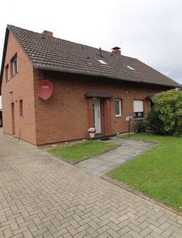 Charmante Doppelhaushälfte in ruhiger Lage mit Einbauküche, neues Bad u. Gäste-WC, Kamin und Garage - Cuxhaven