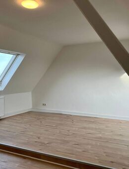 Helle 3-Zimmer-Dachgeschosswohnung - frisch renoviert - sofort frei! - Krefeld