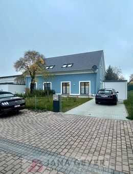 NAUNDORF * DOPPELHAUSHÄLFTE (Baujahr 2023/2024) * VOLL KLIMATISIERT * 140 qm * GRUNDSTÜCK 720 qm, ZISTERNE, GARAGE & 2 STELLPLÄTZE - Zschepplin