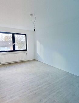 FRISCH RENOVIERT: Schicke 3-Zimmer-Wohnung mit modernem Wannenbad und BALKON - Osnabrück