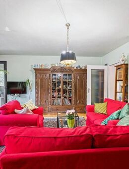 Charmante und helle 3-Zimmer-Wohnung mit 2 Balkonen in München-Moosach - mit eingetragenem Wohnrecht - München