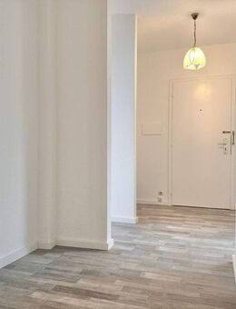 Gemütliche Dachgeschosswohnung mit Stellplatz in Heide zu vermieten - Heide