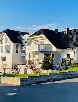 Exklusives Zweifamilienhaus in Südhanglage von Körle - Körle