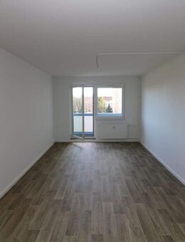 4-Raum-Wohnung mit Aufzug, Wanne u. Balkon...einfacher gehts nicht!!! - Freiberg