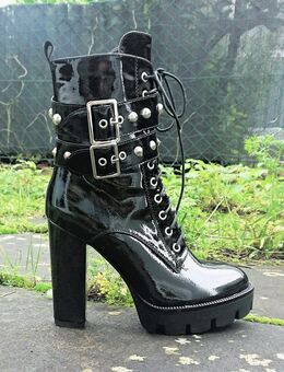 Gr. 36 - 40, sexy High Heels Stiefeletten LACK schw. NIETEN, Schnallen, Gothic / Biker style - aktuell im ANGEBOT !! - Bruchköbel