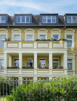 Helle Wohnatmosphäre dank großer Fensterflächen & Dachterrasse - Berlin