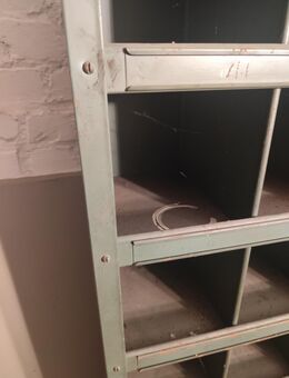 2x RUWE Werkstattregale aus VW Stammhaus / Werkstatt 1950er Jahre im Originalzustand. Stahlblech, Resedagrün, Industriedesign. - Herne