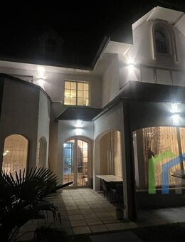 Villa mit Tiefgarage - Düren