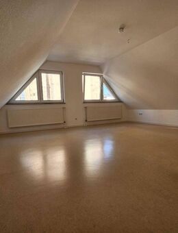 Frisch renovierte 2-Zimmer-Dachgeschosswohnung im Herzen von Friedberg - frei ab 01.09.2025 - Friedberg (Hessen)