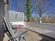 Bright, spacious apartment with balcony in a charming location just to the south of the city centre. Good parking and 200 metres to underground rail. - Bochum