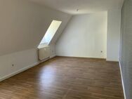 Top geschnitten // große Räume // Dachgeschoss // mit Laminat und Tapeten! Sofort bezugsfertig! - Recklinghausen