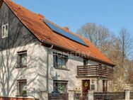 Zweifamilienhaus mit Terrasse und Südbalkon, Solarthermieanlage sowie Garage/ Werkstatt - Roklum