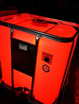 Leuchttank mit 1000 ltr.IBC Tank in verschiedenen Farben einstellbar auch dauier,blinken,farbmuster mit Fernsteuerung einmal gebraucht zum kaufen u.mieten - Halsenbach