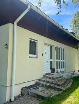 Einzigartige Gelegenheit: Wunderschönes Haus mit Einliegerwohnung, traumhaftem Garten und Sauna - Bindlach