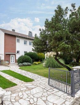 2-Fam.-Haus mit wunderschöner Außenanlage in Bruchköbel-Stadt - Bruchköbel