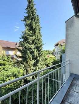 Idealer Wohntraum! Großzügige 3 Zimmer-Wohnung mit 2. Balkone! - Stuttgart