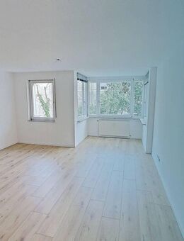 Freundliche 2-Zimmer-Wohnung mit EBK und Balkon - Stuttgart
