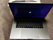 MacBook Pro 15" - 27 Ladezyklen, TouchBar - München Sending-Westpark