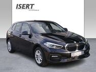 BMW 118 i Lim. Sport Line A. +LIVE PROF.+LED+DAB+ - Kronach