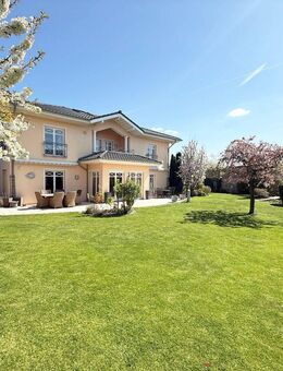 Mehr als Wohnen - Traumvilla mit Spa & parkähnlichem Garten! - Karben
