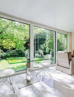 Helle Eleganz an der Elbchaussee: Sanierte 3 bis 4-Zimmer-Wohnung gegenüber dem Hirschpark! - Hamburg