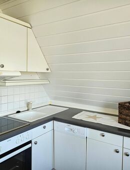 Gemütliche Dachgeschosswohnung! 2,5 ZKB mit Einbauküche! Abstellraum außen! OHNE Balkon! - Löningen
