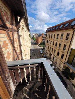 Sonniger Balkon I sanierte 3-Raumwohnung I Einbauküche & Tageslichtbad mit Dusche - Magdeburg