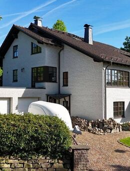 Einfamilienhaus mit Einliegerwohnung auf großem Grundstück in Sundern - Sundern (Sauerland)