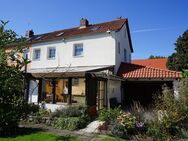 Haus für die Familie mit Einliegerwohnung und Garage auf großem Eigentumsgrundstück - Braunschweig