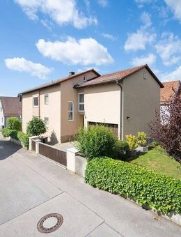 Großzügiges Zweifamilienhaus mit Potenzial in schöner Siedlungslage von Taufkirchen - Taufkirchen (Vils)