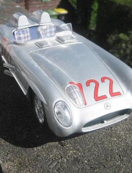 Modellautos 1:18--Mercedes Benz verschiedene .Siehe dazu die Fotos - Meckenheim