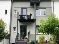 Schöner Wohnen in hochwertig sanierter 2­-Zimmer­-Altbauwohnung mit Balkon, Einbauküche und Kaminofen in Nürnberg Nord-Ost. Provisionsfrei! - Nürnberg