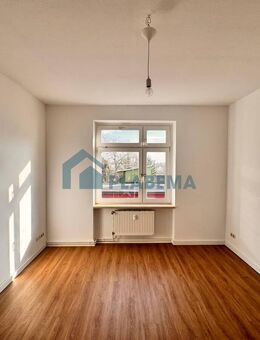 3 Zimmer Wohnung, Vinylfußboden, neue EBK möglich, Badewanne - Schwerin