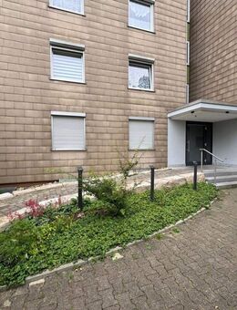 **Helle und Großzügige Etagenwohnung mit zwei Balkonen, Einbauküche und Garage** - Backnang