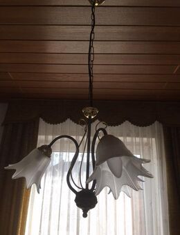 LAMPE MIT 3 BLUMENKELCH GLASSCHIRMEN *ALTE MASSIVE HÄNGELEUCHTE* - Großostheim