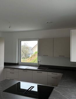 Exklusive 3 Zimmer EG-Wohnung mit Terrasse, Einbauküche und PKW-Stellplätzen - Eichstetten (Kaiserstuhl)