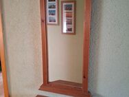 Selbst hergestellter kleiner Schrank mit Spiegel aus massivem Holz - Gau-Algesheim