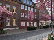 Geschmackvoll sanierte 2,5- Zimmer-Wohnung im Dachgeschoss in zentraler Lage - Meerbusch