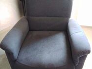 2 Relaxsessel aus Polyester mit ausklappbarem Fussteil (gebraucht) - Berlin