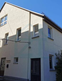 Wohnhaus mit Werkstatt, Nebengebäude, gesamt 385 m² Wohn-Nutzfläche inkl. 698 m² Grundstück in Berga - Berga (Elster)