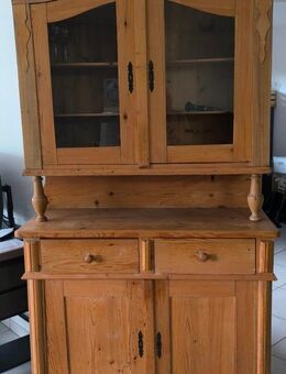 Schöner Küchen oder Esszimmerschrank in Bauernstil. - Mechernich