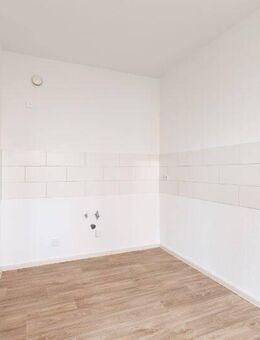 Tolle 3 Zimmer-Wohnung mit großem Balkon in Halle zum 01.11.2025 - Halle (Saale)
